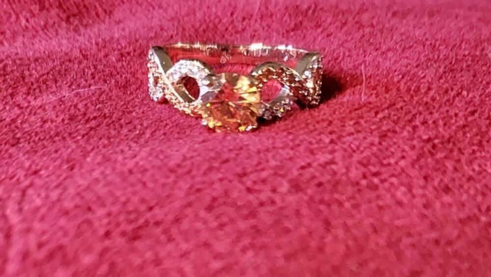 Gold‑Tone Round Champagne Stone Ring w/ Clear Accents (Costume Jewelry) Sz 7